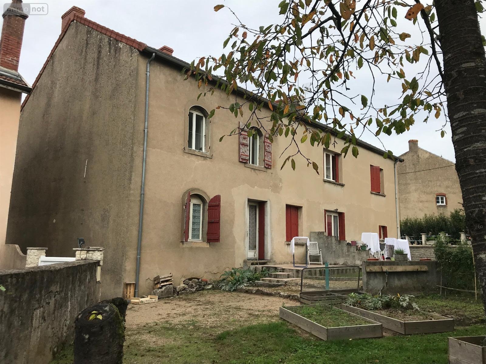 Immeuble a vendre Génelard 71420 Saône-et-Loire 279 m2  155000 euros