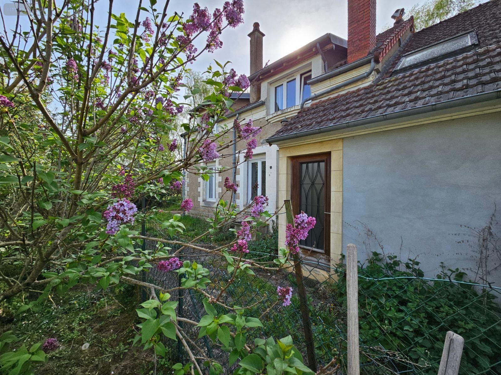 Maison a vendre Saint-Amand-Montrond 18200 Cher 132 m2 7 pièces 94340 euros