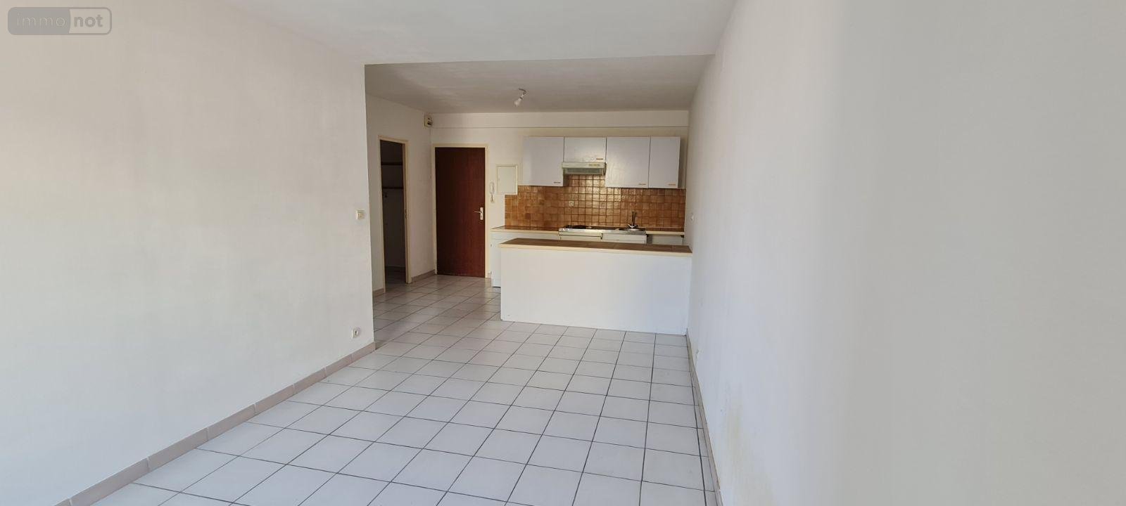 Location appartement Saintes 17100 Charente-Maritime 39 m2 2 pièces 504 euros