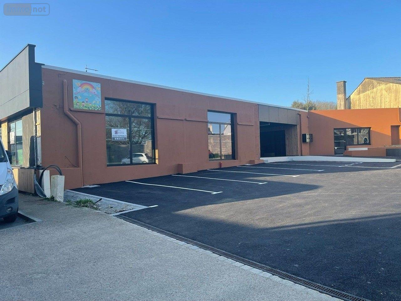 Fonds et murs commerciaux a vendre Ploudalmézeau 29830 Finistère 87 m2  236383 euros
