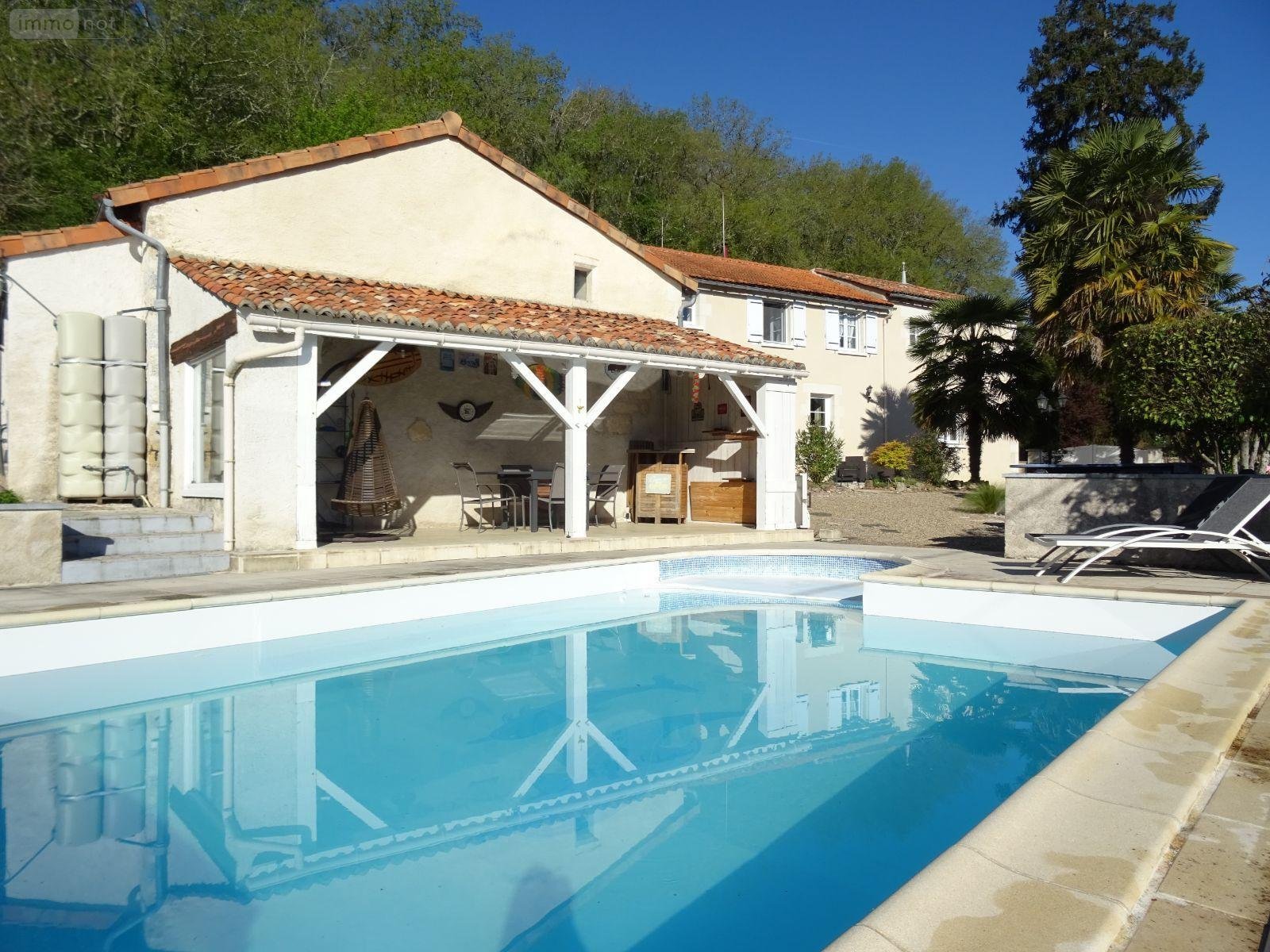 Maison a vendre Bonnes 86300 Vienne 141 m2 6 pièces 299000 euros