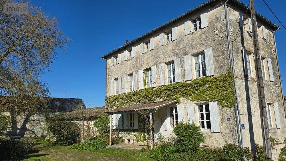 Maison a vendre Melle 79500 Deux-Sèvres 258 m2 13 pièces 332700 euros
