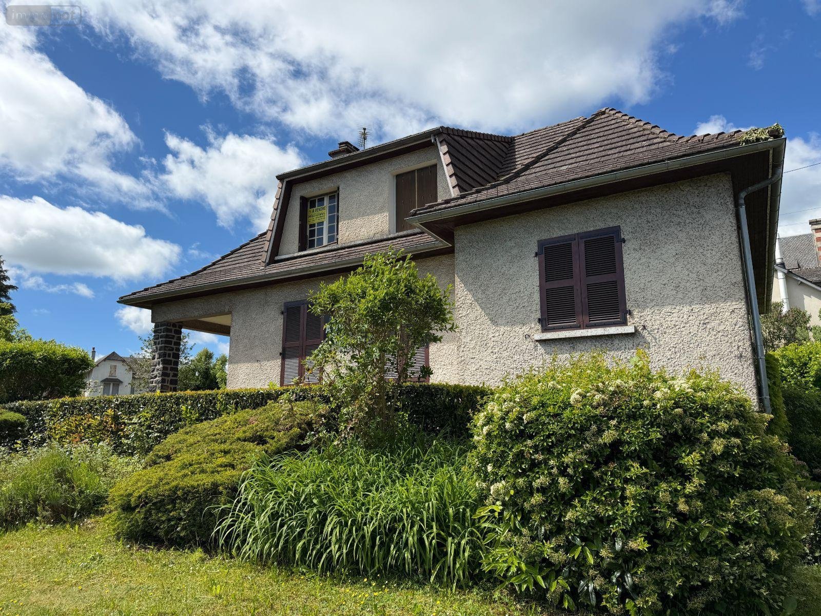 Maison a vendre Mauriac 15200 Cantal 5 pièces 148400 euros
