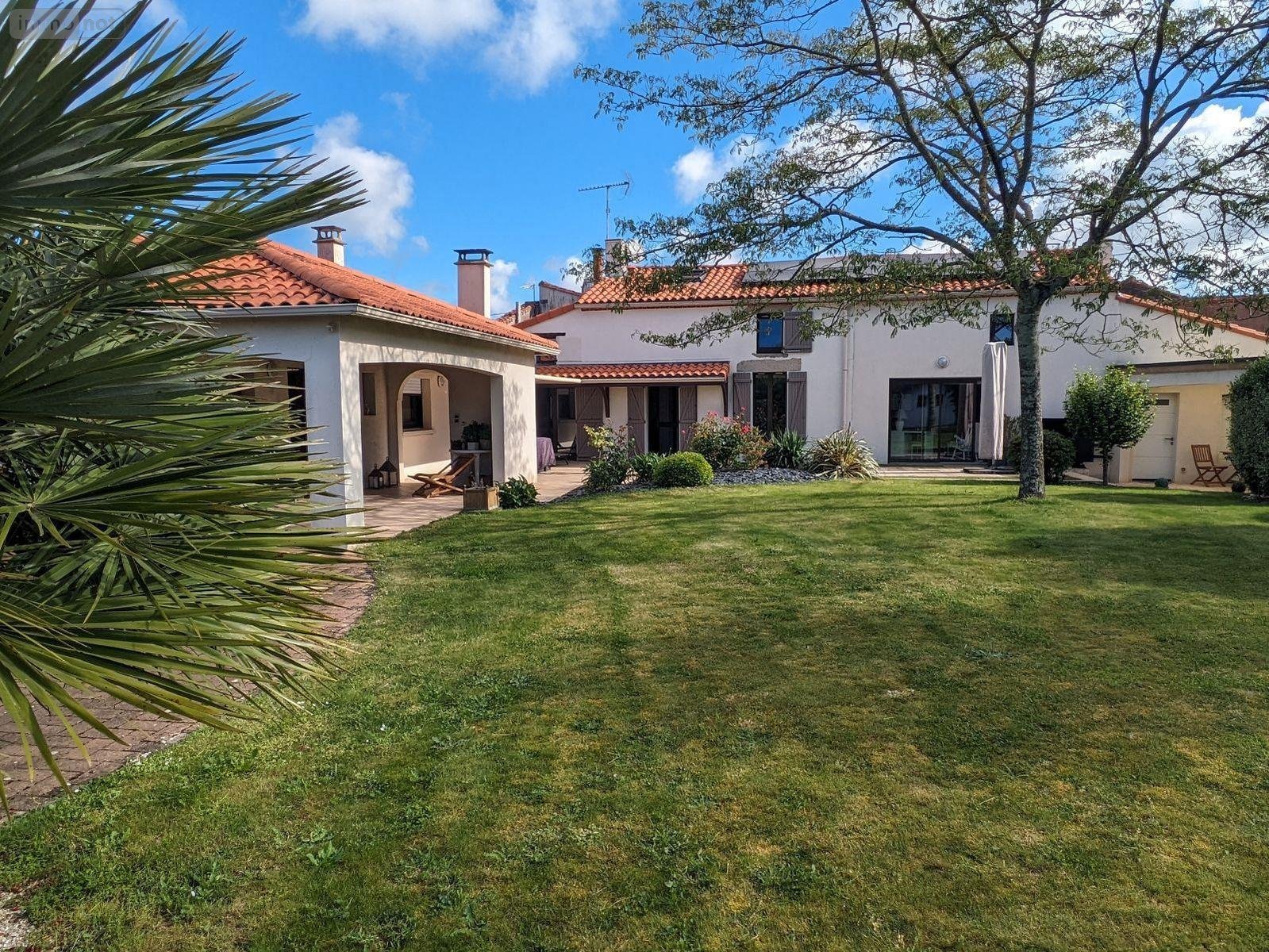 Maison a vendre Les Herbiers 85500 Vendée 160 m2 7 pièces 417000 euros