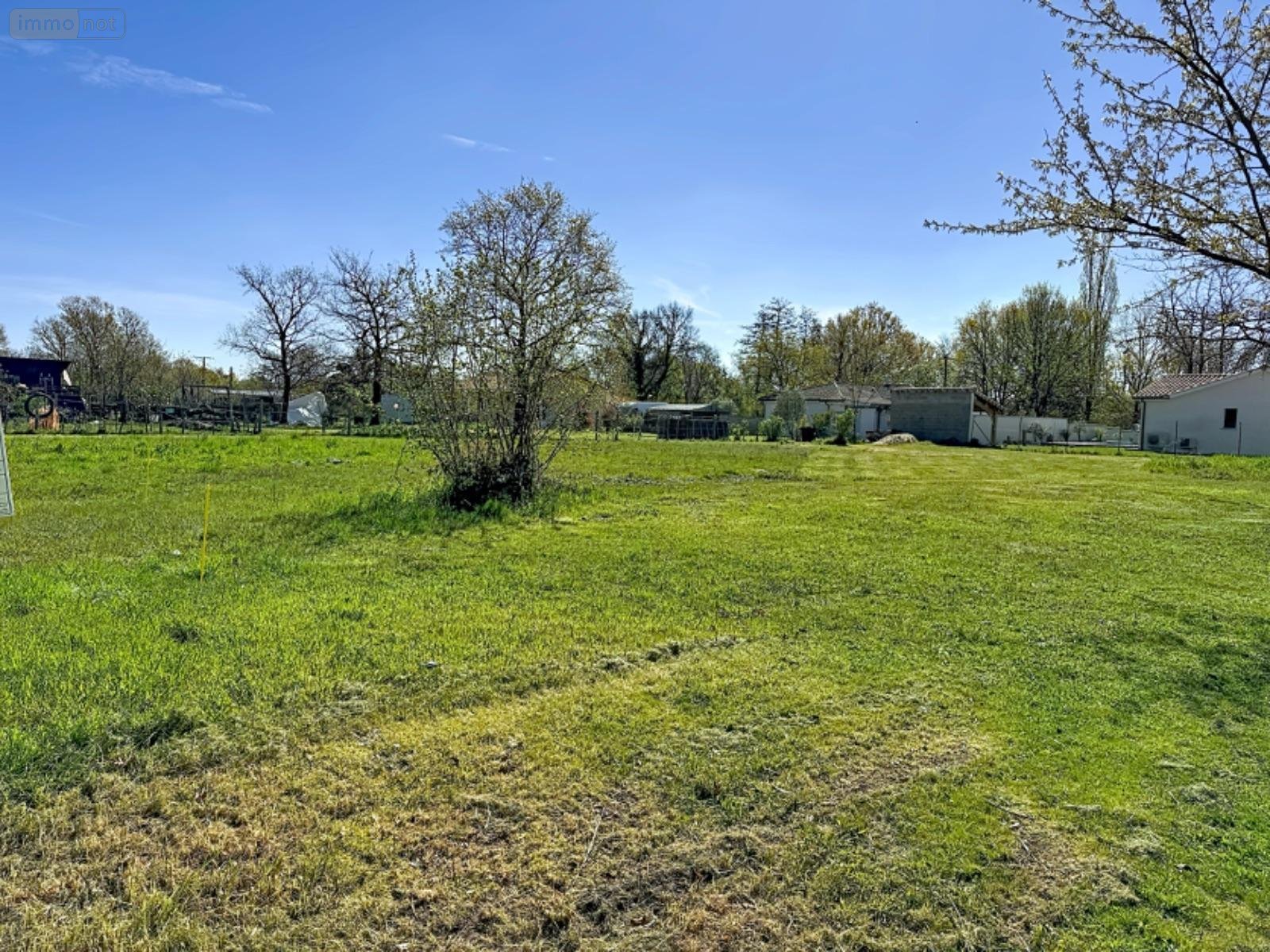 Terrain a batir a vendre Saint-Denis-de-Pile 33910 Gironde 692 m2  77500 euros