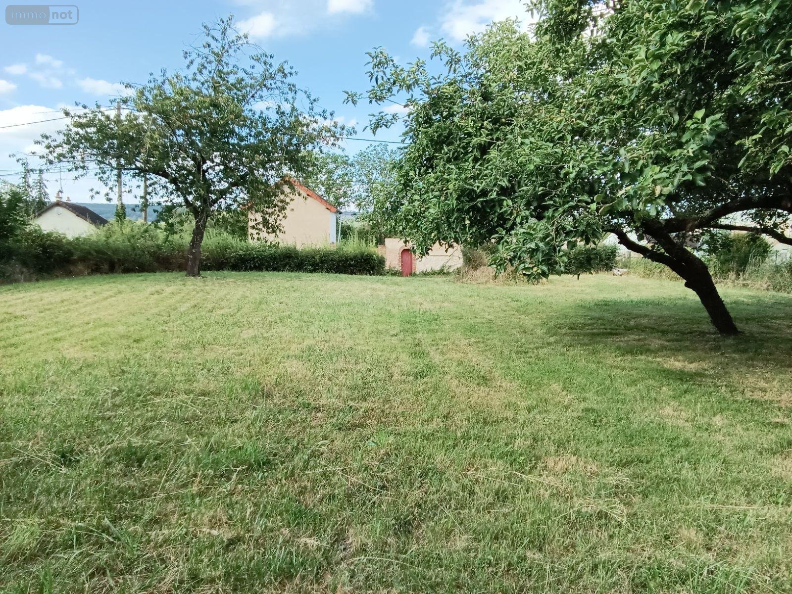 Terrain a batir a vendre Saint-Amand-Montrond 18200 Cher 748 m2  12000 euros