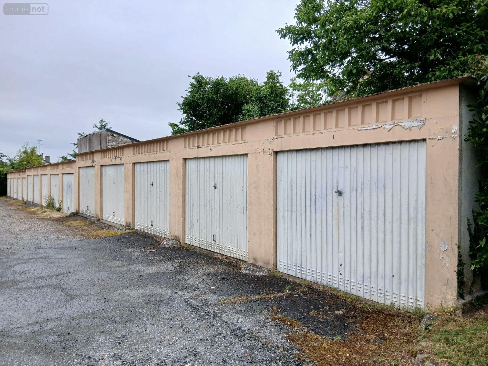 Garage et parking a vendre Châteauroux 36000 Indre  70000 euros