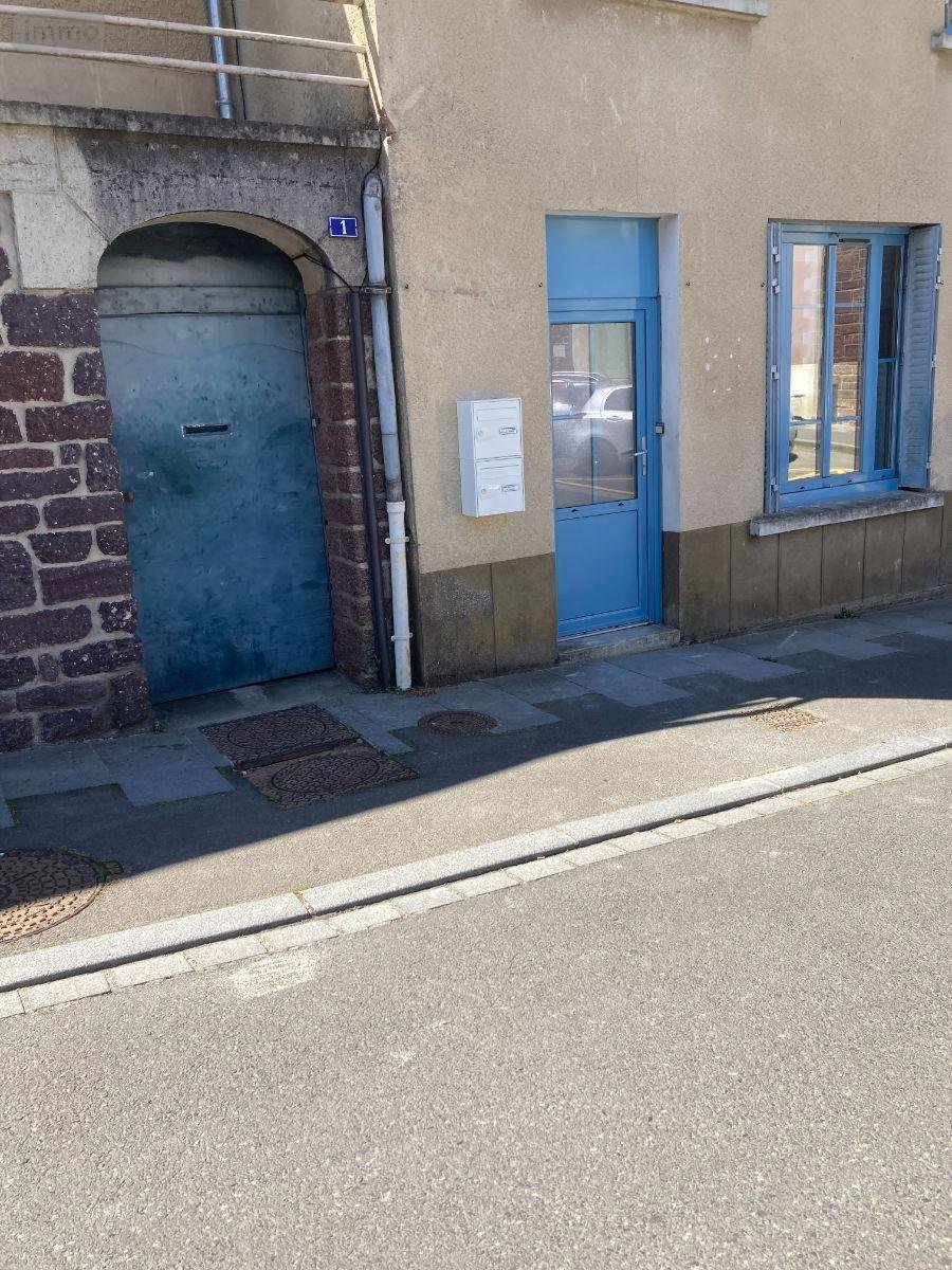Location maison Montfort-sur-Meu 35160 Ille-et-Vilaine 62 m2 3 pièces 770 euros