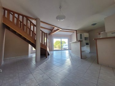 Location maison Bâgé-le-Châtel 01380 Ain 84 m2 4 pièces 850 euros