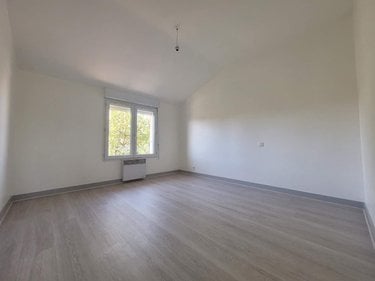 Location maison Bâgé-le-Châtel 01380 Ain 84 m2 4 pièces 850 euros
