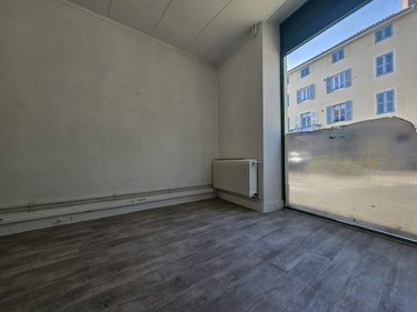 Fonds et murs commerciaux a vendre Mâcon 71000 Saône-et-Loire 90 m2  89000 euros