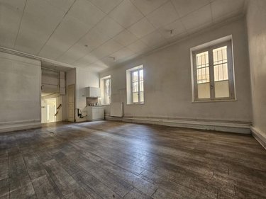 Fonds et murs commerciaux a vendre Mâcon 71000 Saône-et-Loire 90 m2  89000 euros