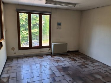 Location fonds et murs commerciaux Guise 02120 Aisne 200 m2  900 euros