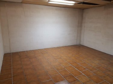 Location fonds et murs commerciaux Guise 02120 Aisne 200 m2  900 euros