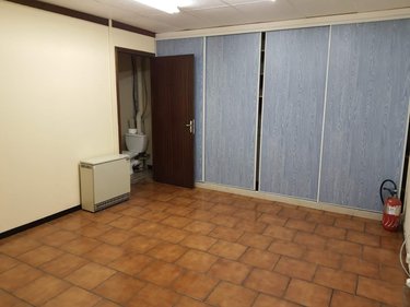Location fonds et murs commerciaux Guise 02120 Aisne 200 m2  900 euros