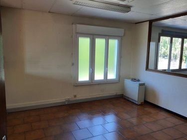 Location fonds et murs commerciaux Guise 02120 Aisne 200 m2  900 euros