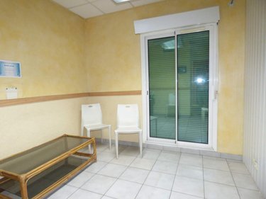 Fonds et murs commerciaux a vendre Gap 05000 Hautes-Alpes 72 m2  158000 euros
