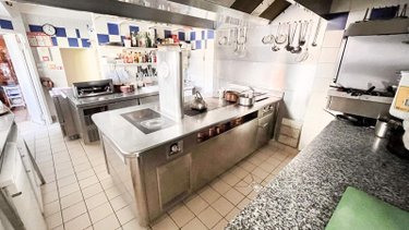 Fonds et murs commerciaux a vendre Gap 05000 Hautes-Alpes 108 m2  702000 euros