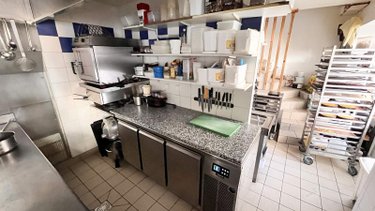 Fonds et murs commerciaux a vendre Gap 05000 Hautes-Alpes 108 m2  702000 euros