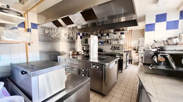 Fonds et murs commerciaux a vendre Gap 05000 Hautes-Alpes 108 m2  702000 euros