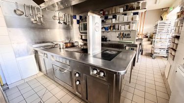 Fonds et murs commerciaux a vendre Gap 05000 Hautes-Alpes 108 m2  702000 euros