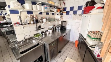 Fonds et murs commerciaux a vendre Gap 05000 Hautes-Alpes 108 m2  702000 euros
