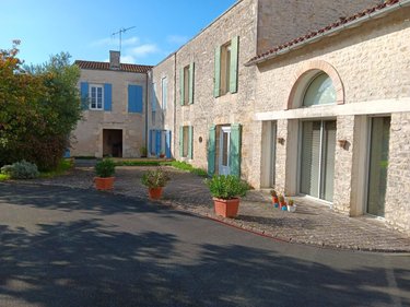 Maison a vendre Saint-Hilaire-de-Villefranche 17770 Charente-Maritime 500 m2 22 pièces 415000 euros