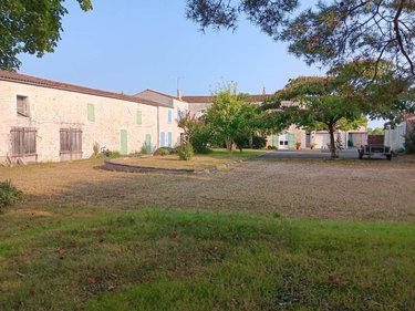 Maison a vendre Saint-Hilaire-de-Villefranche 17770 Charente-Maritime 500 m2 22 pièces 415000 euros