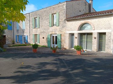 Maison a vendre Saint-Hilaire-de-Villefranche 17770 Charente-Maritime 500 m2 22 pièces 415000 euros