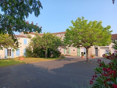 Maison a vendre Saint-Hilaire-de-Villefranche 17770 Charente-Maritime 500 m2 22 pièces 415000 euros