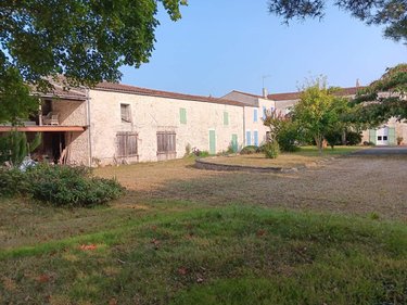Maison a vendre Saintes 17100 Charente-Maritime 500 m2 22 pièces 415000 euros