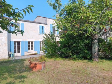 Maison a vendre Saintes 17100 Charente-Maritime 500 m2 22 pièces 415000 euros