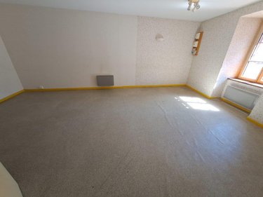 Location fonds et murs commerciaux Saint-Flour 15100 Cantal 120 m2  800 euros
