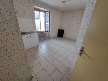 Location fonds et murs commerciaux Saint-Flour 15100 Cantal 120 m2  800 euros