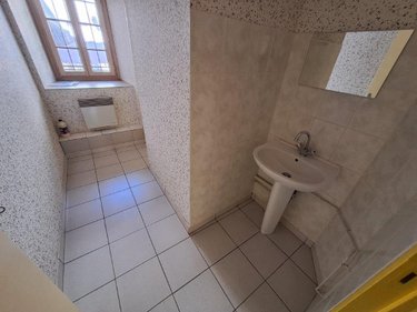 Location fonds et murs commerciaux Saint-Flour 15100 Cantal 120 m2  800 euros