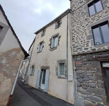Immeuble a vendre Pierrefort 15230 Cantal 108 m2  66000 euros
