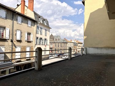 Immeuble a vendre Saint-Flour 15100 Cantal 373 m2  477000 euros