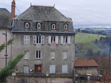 Immeuble a vendre Saint-Flour 15100 Cantal 261 m2  147340 euros
