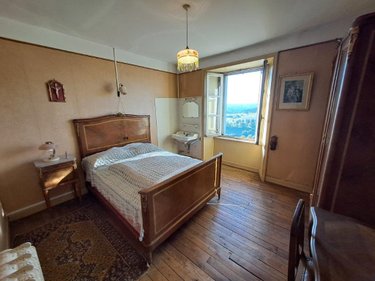 Immeuble a vendre Saint-Flour 15100 Cantal 261 m2  147340 euros