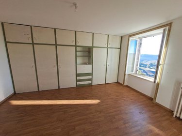 Immeuble a vendre Saint-Flour 15100 Cantal 261 m2  147340 euros
