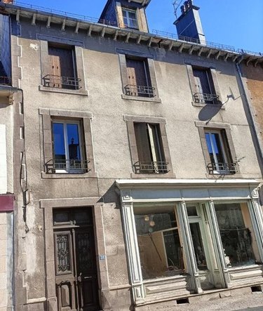 Immeuble a vendre Condat 15190 Cantal 173 m2  59900 euros