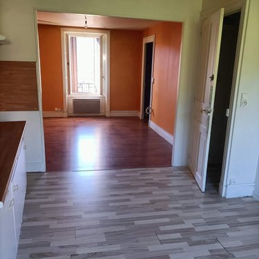 Immeuble a vendre Condat 15190 Cantal 173 m2  59900 euros