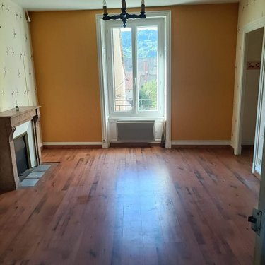 Immeuble a vendre Condat 15190 Cantal 173 m2  59900 euros