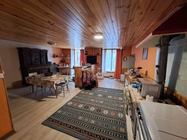 Fonds et murs commerciaux a vendre Saint-Flour 15100 Cantal 200 m2  100700 euros
