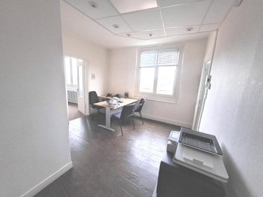 Fonds et murs commerciaux a vendre Saint-Flour 15100 Cantal 190 m2  371000 euros