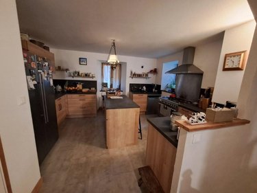 Fonds et murs commerciaux a vendre Allanche 15160 Cantal 236 m2  232000 euros