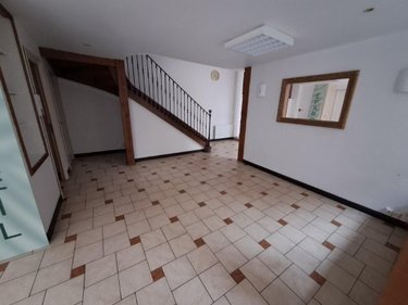 Fonds et murs commerciaux a vendre Saint-Flour 15100 Cantal 157 m2  85000 euros