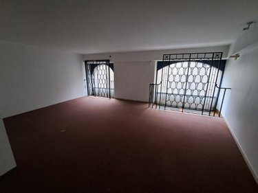 Fonds et murs commerciaux a vendre Saint-Flour 15100 Cantal 157 m2  85000 euros