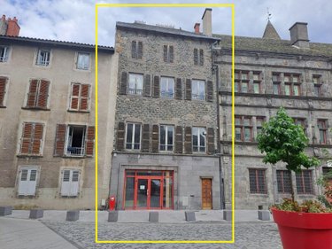 Immeuble a vendre Saint-Flour 15100 Cantal 443 m2  68900 euros
