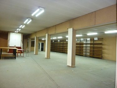 Location fonds et murs commerciaux Dinan 22100 Côtes-d'Armor 480 m2  2700 euros